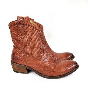 Frye Carson Shortie Cognac Snakeskin Reptile Scale Textured Leather Ankle Boots